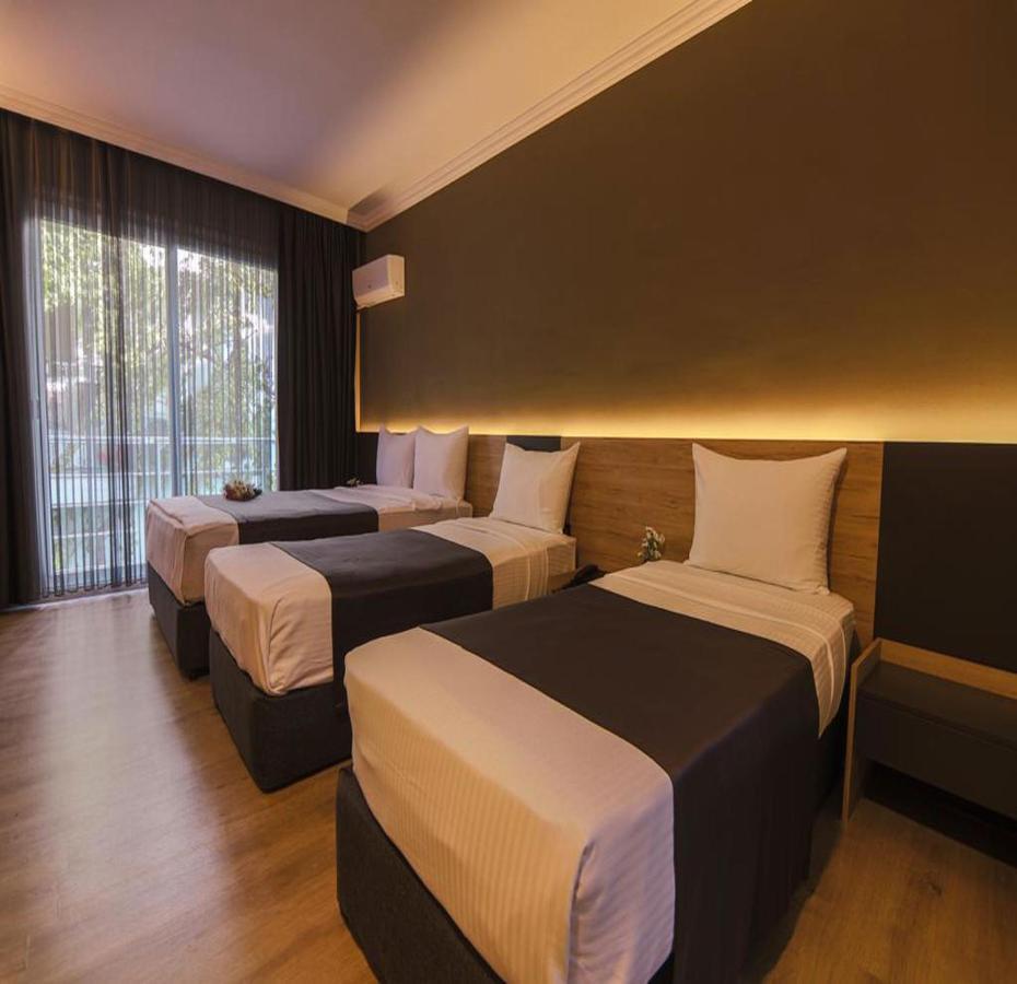 Grand Faik Hotel Çeşme Exterior foto